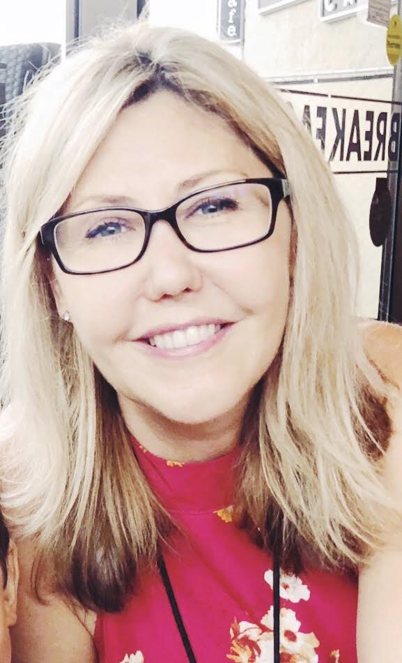 Headshot of Mia Taylor